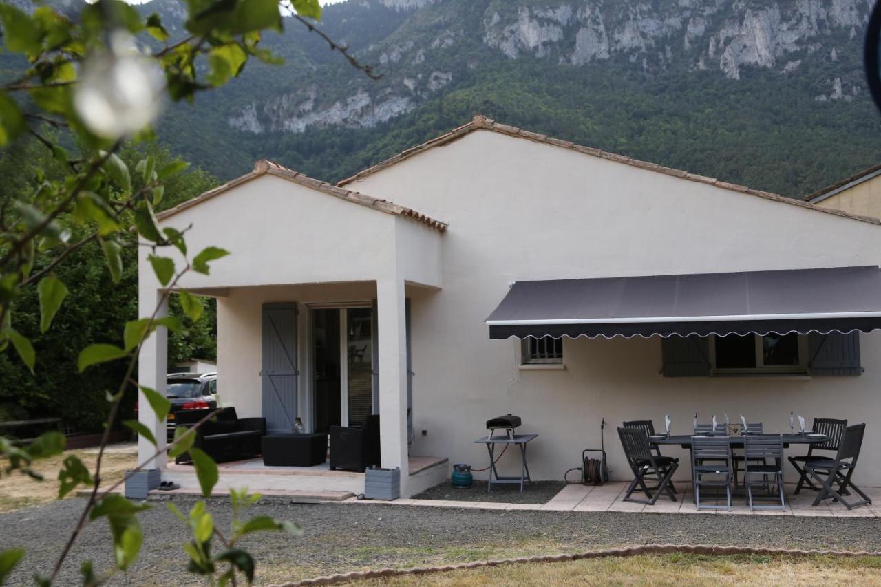 Private Riverside Villa With Breathtaking Views Axat Екстериор снимка